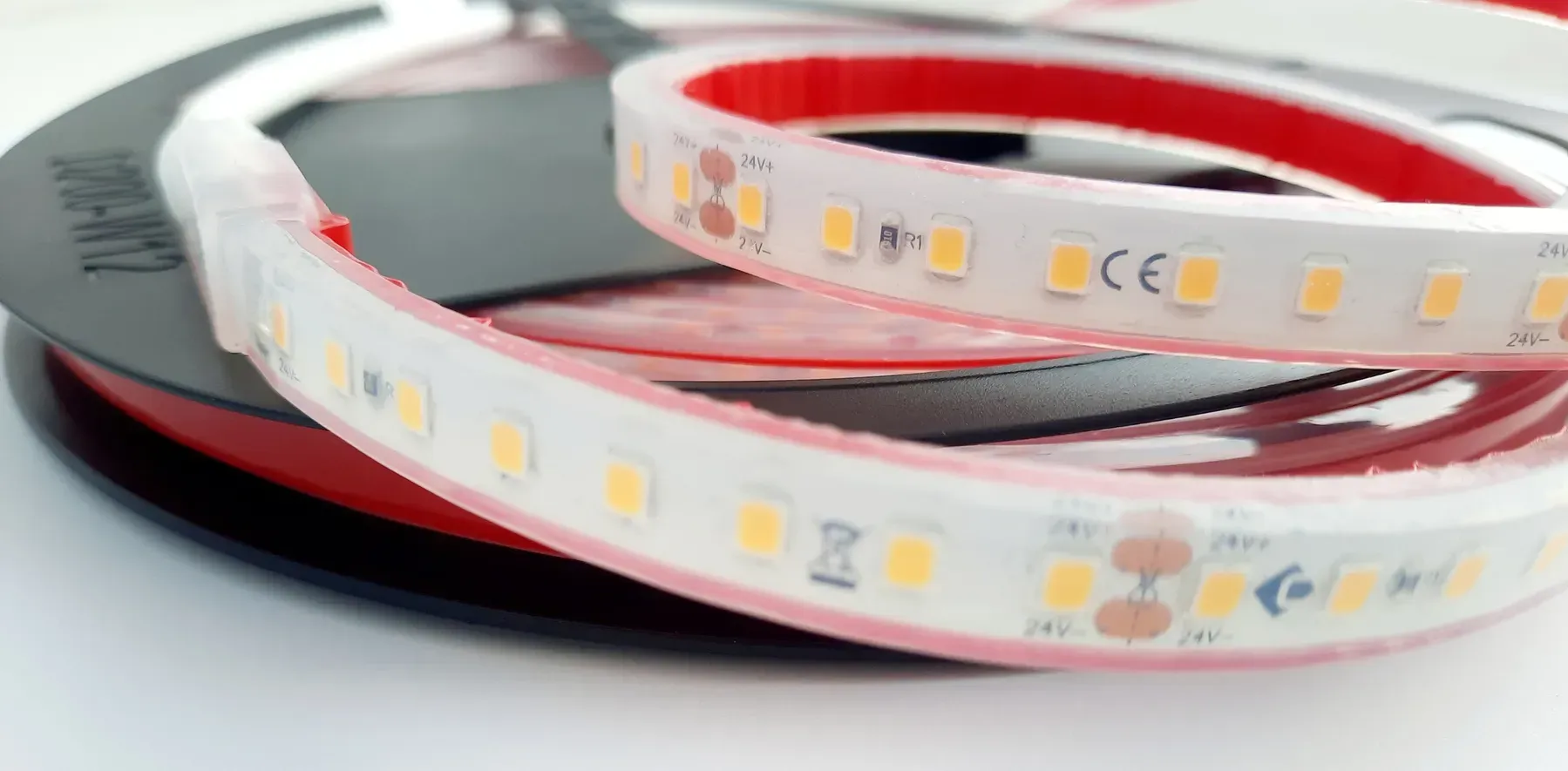 Taśma LED 120-2835-24V-IP67 8,4W 849Lm ciepła biel 3000K 5m